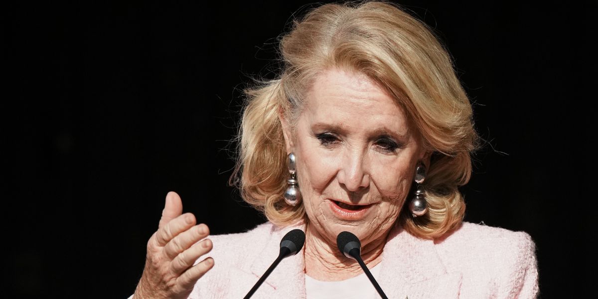 Esperanza Aguirre pinta una oscura realidad tras el parip&eacute; de S&aacute;nchez: &ldquo;Espa&ntilde;a est&aacute; herida de muerte&rdquo;