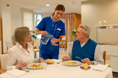 &iexcl;Dios m&iacute;o, qu&eacute; solos se quedan los muertos! &iexcl;Qu&eacute; solos se quedan los vivos cuando envejecen y se les abandona en residencias a esperar la muerte!