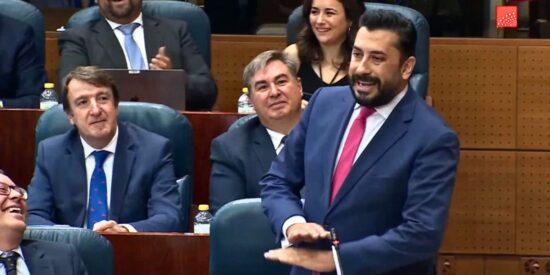 Carlos D&iacute;az-Pache (PP) abochorna a S&aacute;nchez por su cutre pel&iacute;cula elaborada por 'Producciones Moncloa'