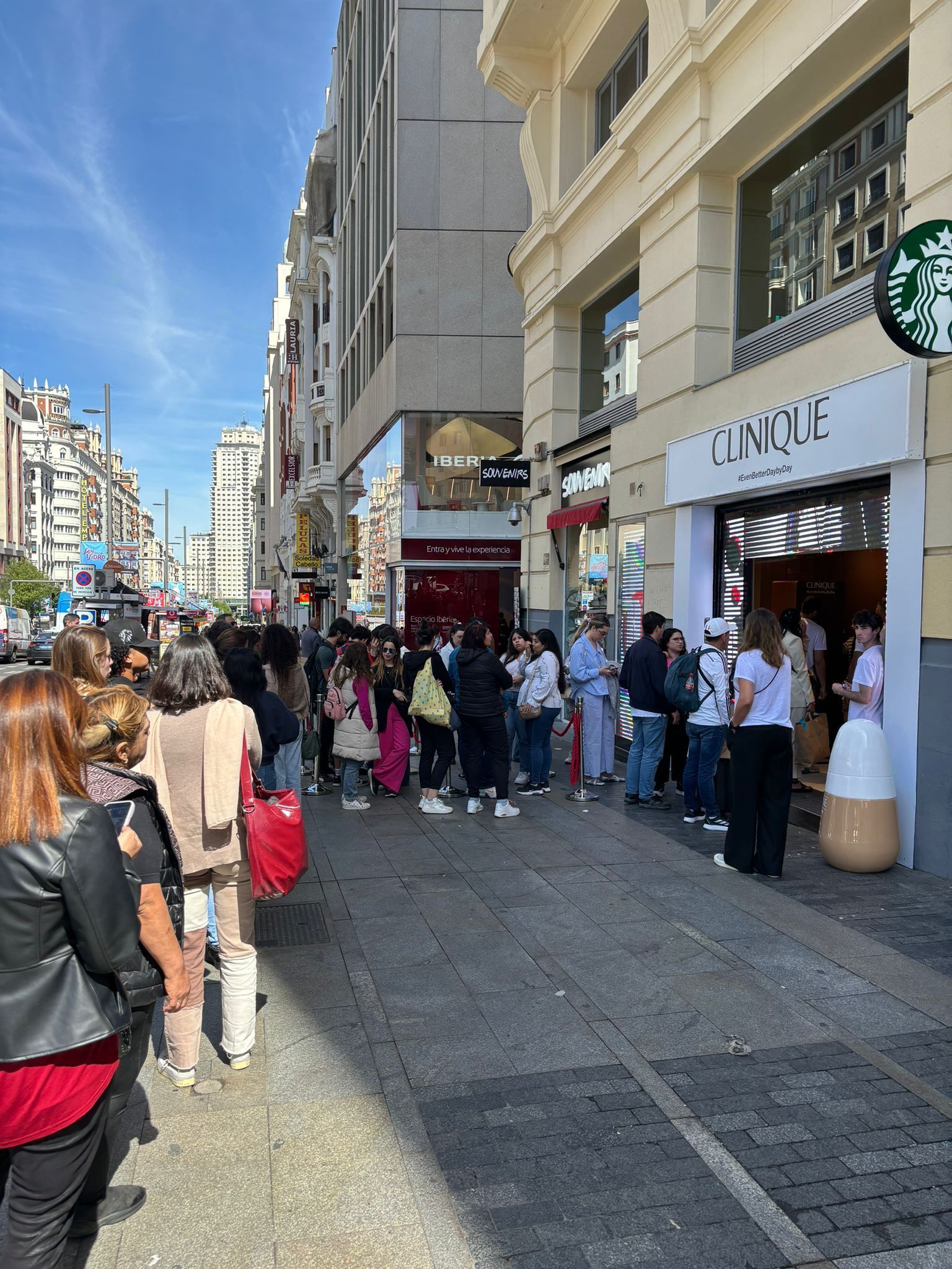 Samplia y las mil caras de una pop-up urbana en la Gran Vía madrileña