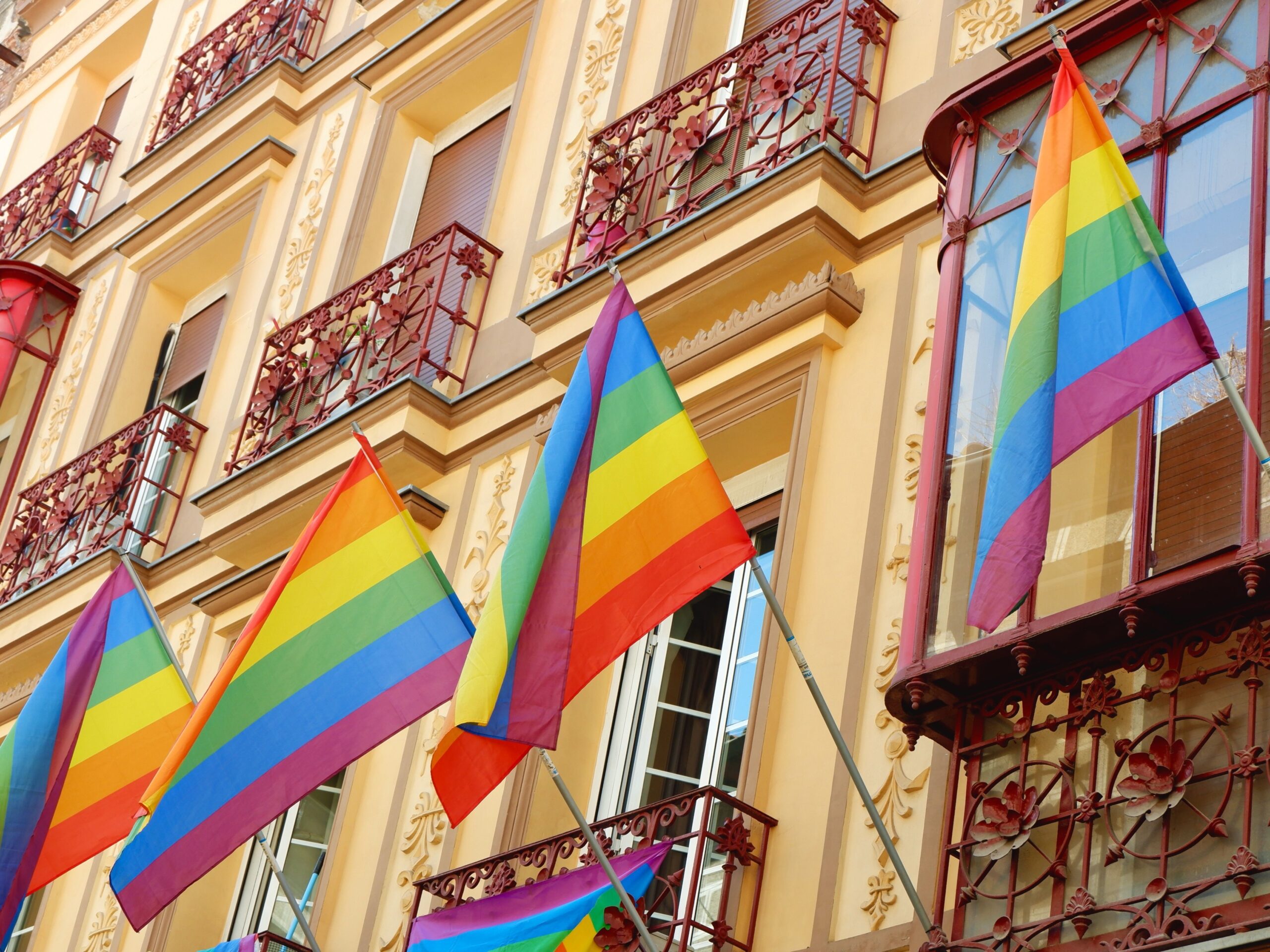 Celebrando la diversidad y aceptación: 'HÉCTOR: Madrid City' y el Espíritu del Orgullo