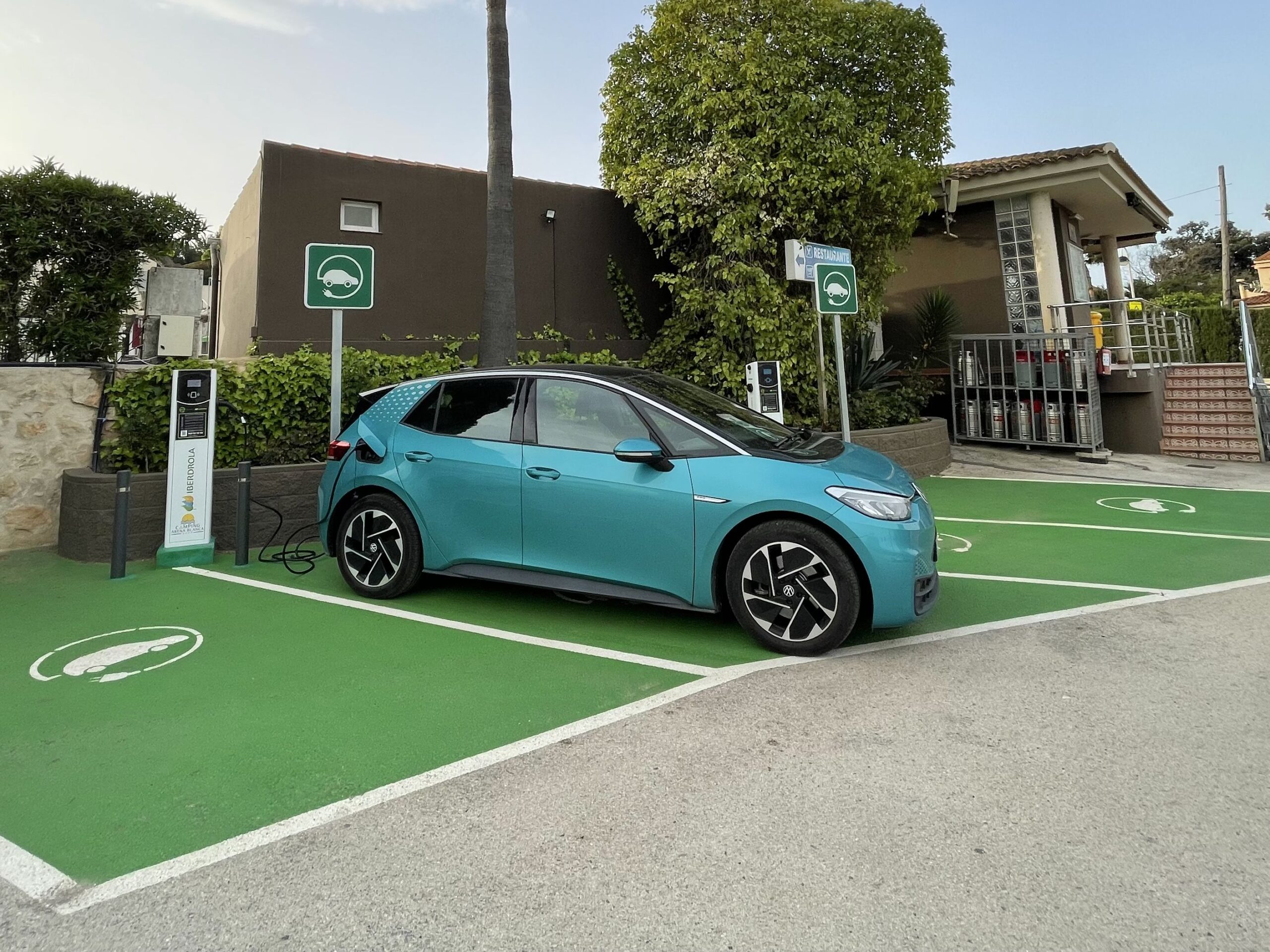 &iquest;Son los coches el&eacute;ctricos m&aacute;s peligrosos que los de gasolina o di&eacute;sel?