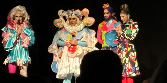 El sinsentido de unas 'drag queens' actuando para ni&ntilde;os: 'hablamos' con organizadores y no quieren que se entienda nada