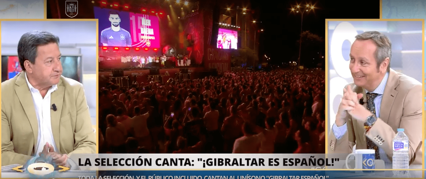 Carlos Cuesta 'golpea' a dos periodistas 'progres' por cargar contra Carvajal: "&iquest;Ten&iacute;a que sonre&iacute;r a S&aacute;nchez?"