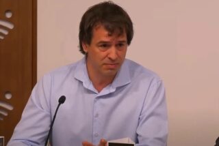 La Diputaci&oacute;n de Badajoz (PSOE) 'esconde' al hermano de Pedro S&aacute;nchez para que nadie sepa si acude a su trabajo