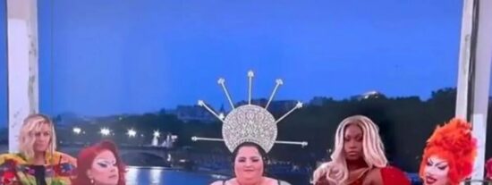 La organizaci&oacute;n de los JJOO de Par&iacute;s se lleva un aluvi&oacute;n de zascas y tiene que pedir perd&oacute;n por su blasfema gala inaugural