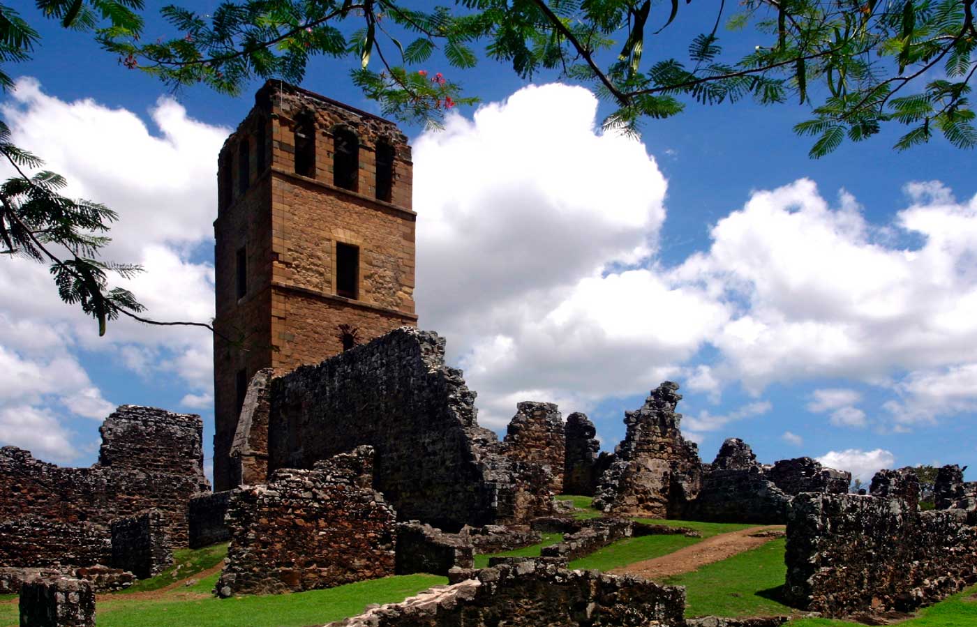 Nuestra Señora de la Asunción de Panamá y el Canal interoceánico