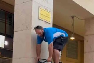 Chifladura independentista: 'Rebautizan' en Tortosa la plaza de Espa&ntilde;a como plaza Puigdemont