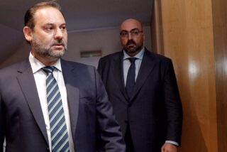 El Gobierno de Sánchez admite que la ‘amiga’ de Ábalos además de los viajes, cobró un sueldo público