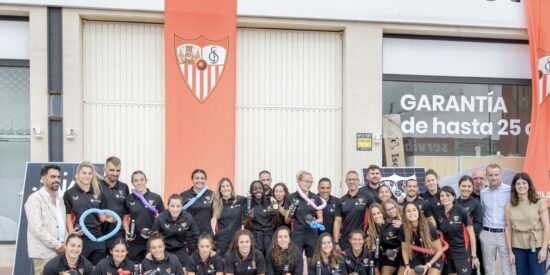 Social Energy y el Sevilla FC Femenino celebran su uni&oacute;n con una visita muy especial