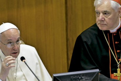 Una china en las pantuflas del &acute;ecopapa&acute; Francisco