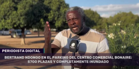 M&aacute;xima tensi&oacute;n a las puertas del parking de Bonaire (Valencia): 5.700 plazas e inundado hasta arriba