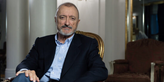 Arturo Pérez-Reverte revoluciona la red social de Elon Musk con un aplaudido mensaje navideño