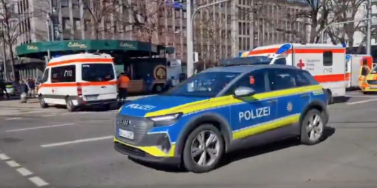 Atentado en Mannheim: un coche embiste contra la multitud, mata a dos personas y deja varios heridos de gravedad