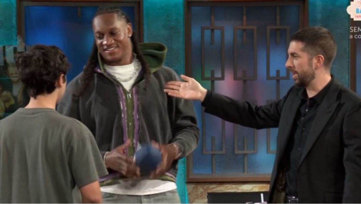 Tremaine Edmunds sufre un incómodo incidente en 'La revuelta' con David Broncano.