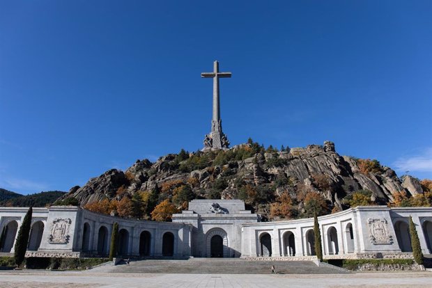 El Vaticano claudica ante el Gobierno S&aacute;nchez y deja a los monjes del Valle de los Ca&iacute;dos a los pies de los caballos