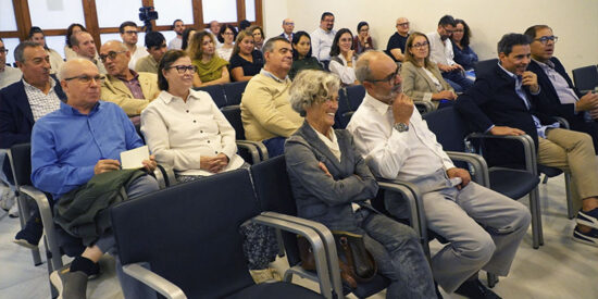Hay que desenmascarar a los comerciantes de la enfermedad y fumigar los cuarteles de la mafia sanitaria