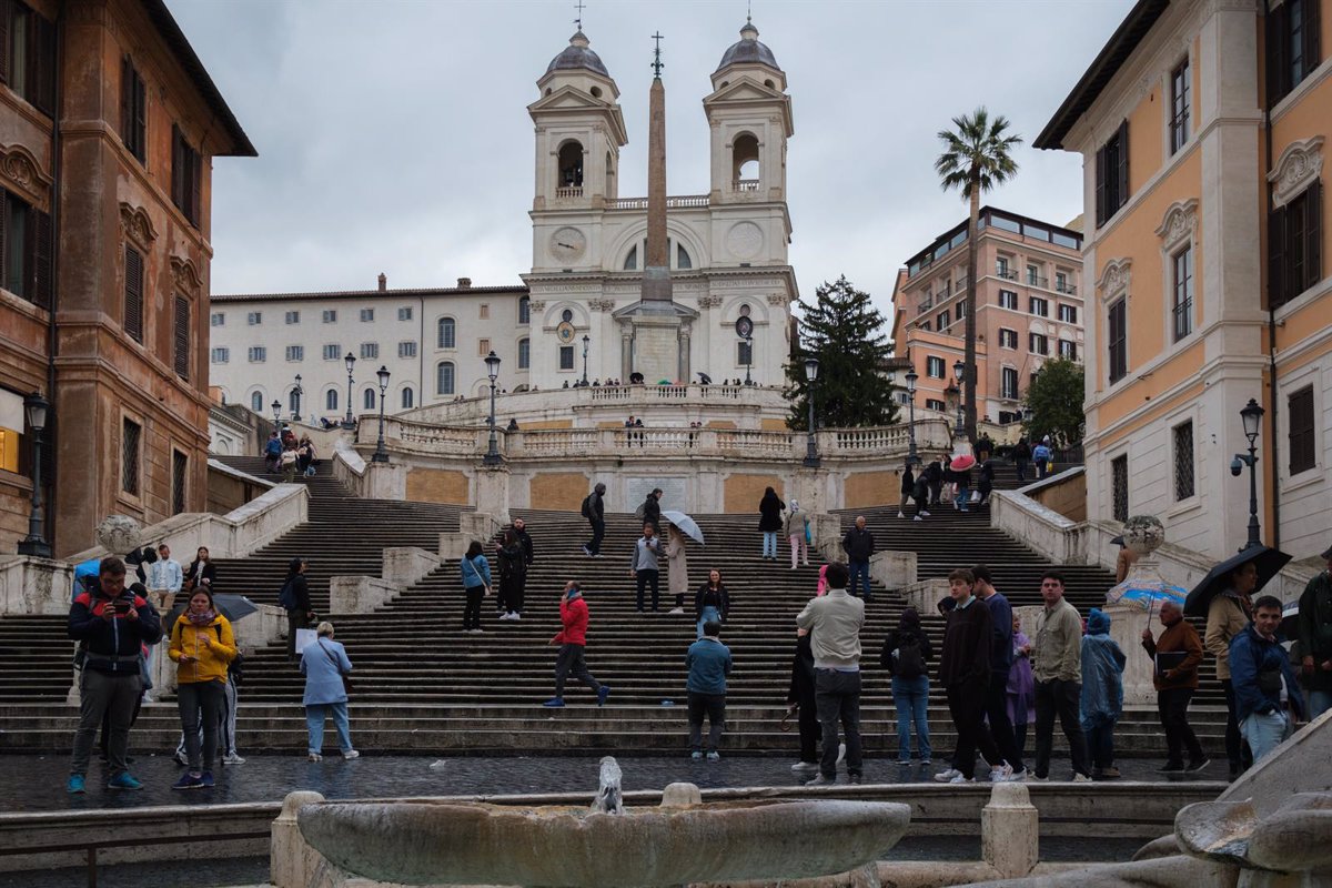 Tragedia en Roma: Turista espa&ntilde;ola fallece tras caer de un muro en la Plaza de Espa&ntilde;a