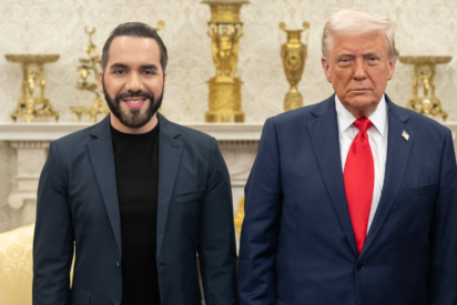 Mientras elogia a Bukele, un 'hombre fuerte', Trump demuestra su poder sobre la ley, las universidades y los medios