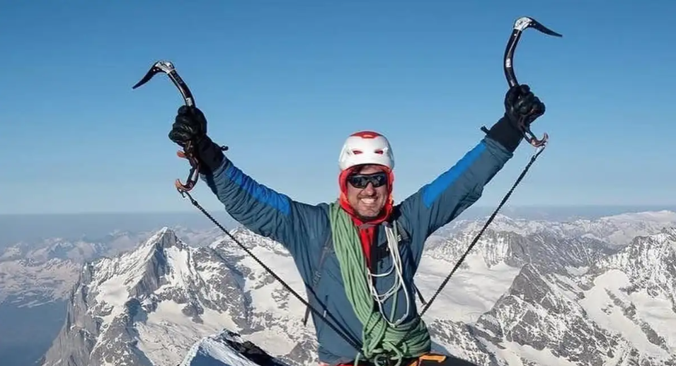 Fallece Carlos Suárez, pionero del salto BASE, en un trágico accidente de paracaidismo durante el rodaje de una película