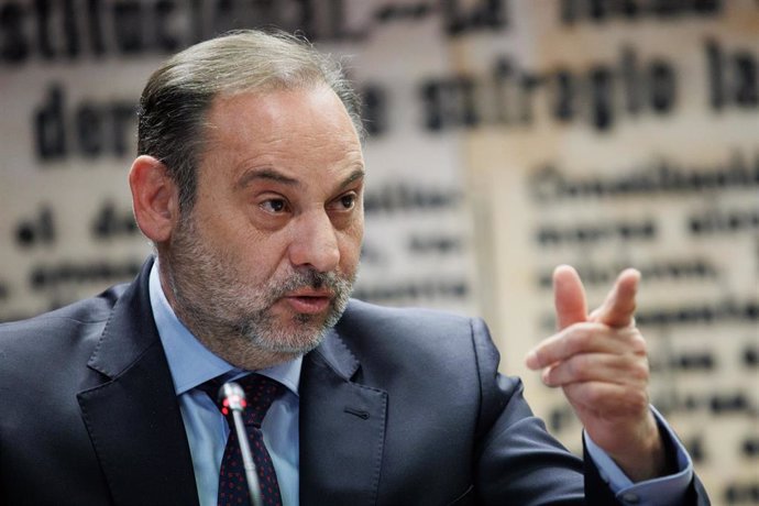 Cuando Ábalos se llevó una furgoneta cargada de 'señoritas' al parador de Teruel: orgía, destrozos y silencio