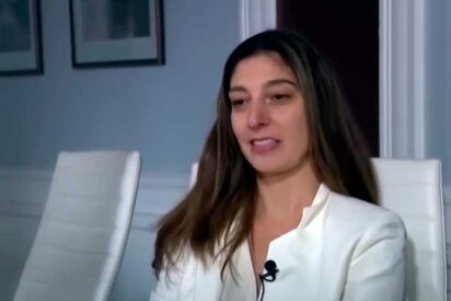 Cuando el gobierno te confunde con un inmigrante: Una abogada estadounidense recibe una orden de autodeportación