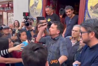 Pablo Iglesias tira el micrófono del periodista Vito Quiles