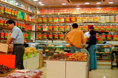 ¿Por qué están cerrando los bazares chinos en España?