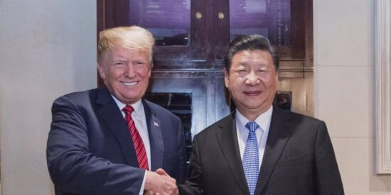 La guerra comercial se intensifica: Estados Unidos eleva aranceles a China al 104%
