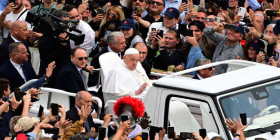 Francisco: quizá el peor papa, o uno de los peores, deja una Iglesia herida de muerte