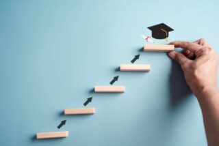 Estudios, Universidad y Educación