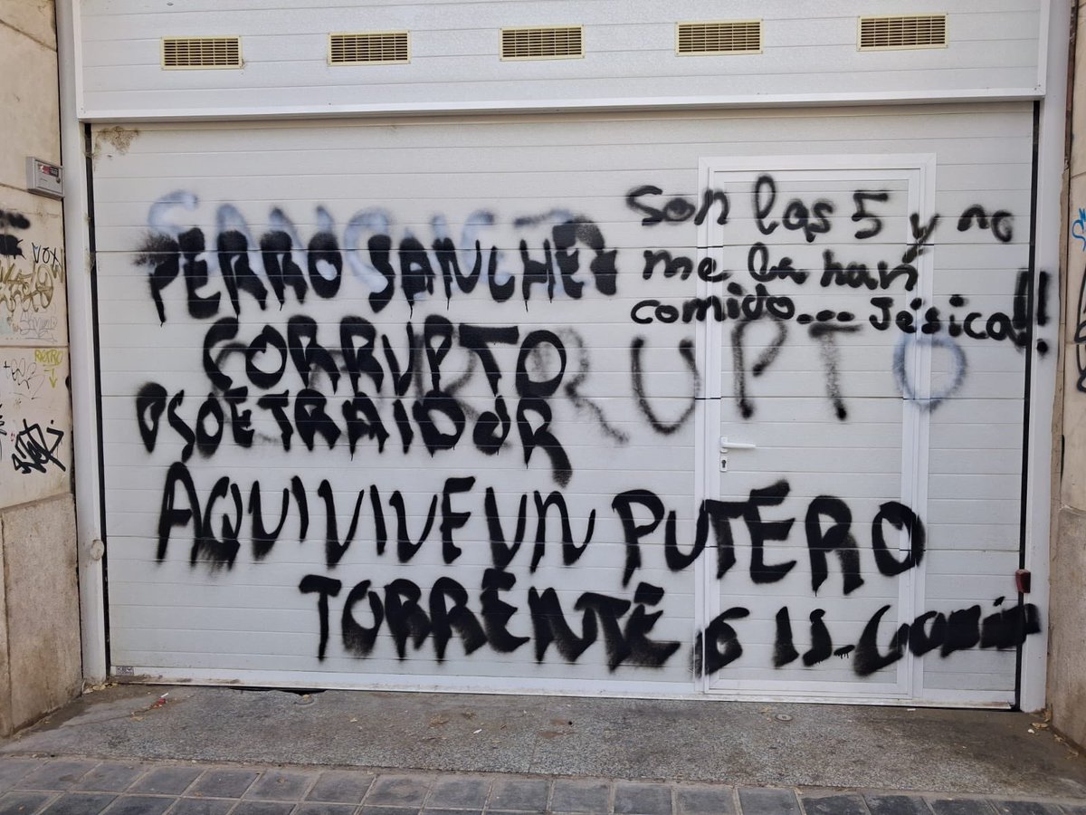 As&iacute; aparece la puerta de la casa de Ábalos