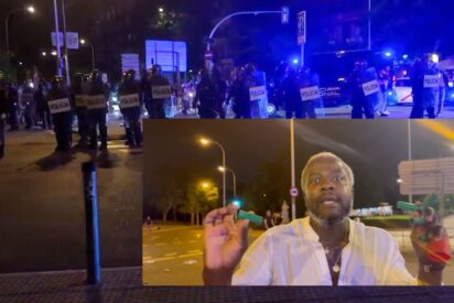 Bertrand Ndongo, reportero de Periodista Digital, en las cargas de la policía de Marlaska en Ferraz