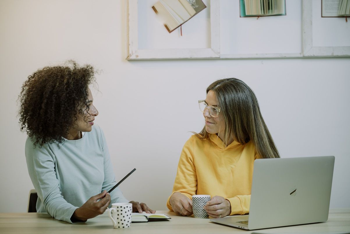 Brecha salarial y baja presencia femenina en cargos directivos retos pendientes en empresas seg&uacute;n Coverflex