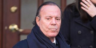 La victoria judicial de Julio Iglesias que sacude el tablero de los esc&aacute;ndalos