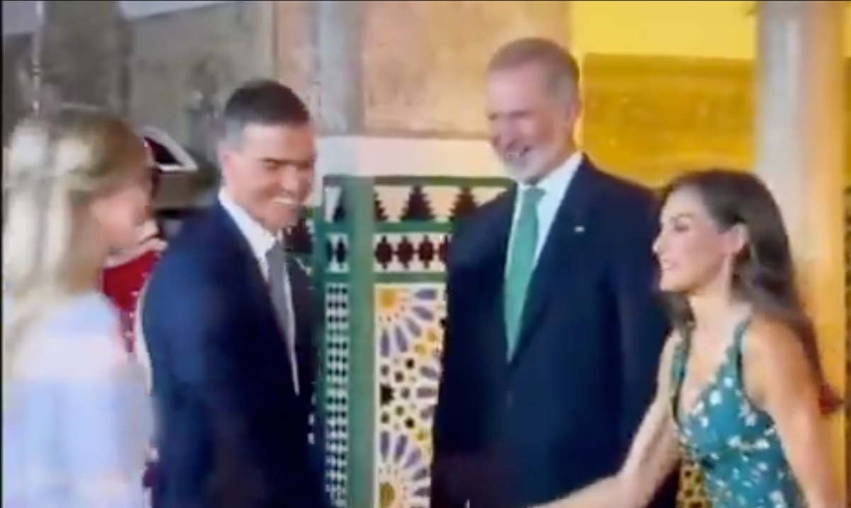 Pedro Sánchez y Begoña Gómez con los Reyes