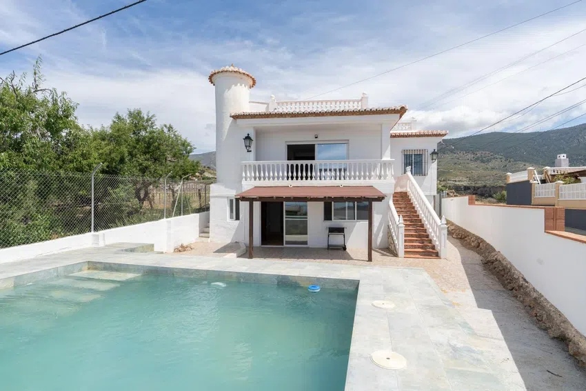 Casas con piscina y reformadas desde 60.000 euros: d&oacute;nde est&aacute;n y por qu&eacute; ahora es el momento de comprarlas