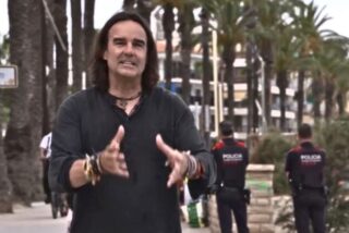 Una caterva de manteros hostiga y agrede al reportero Cake Minuesa en Salou