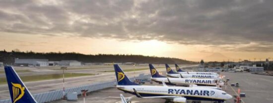 Aviones de Ryanair en el aeropuerto