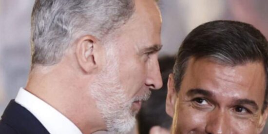 El Rey Felipe VI y Sánchez (PSOE)