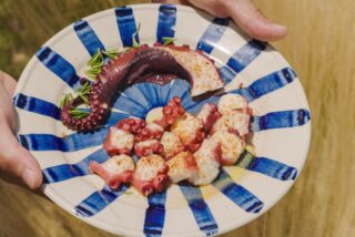 Ración de pulpo en la mesa de Almería. 