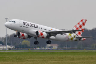 Un hombre muere engullido por el motor de un avión español en un aeropuerto de Italia