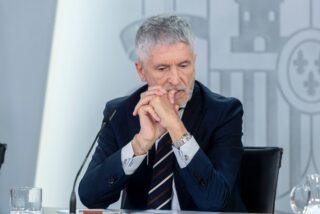 Grande-Marlaska, en el punto de mira: Jucil le denuncia por &laquo;prevaricaci&oacute;n&raquo; y &laquo;abandono&raquo; tras los disturbios en Torre Pacheco