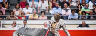 Los toros reunieron en abril de 2026 en Sevilla ocho veces m&aacute;s espectadores que las pel&iacute;culas de &Eacute;vole, Casanova y Alba Flores juntas y en toda Espa&ntilde;a