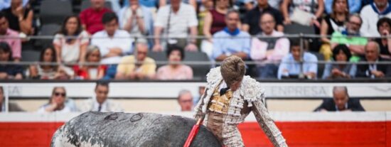 Los toros reunieron en abril de 2026 en Sevilla ocho veces m&aacute;s espectadores que las pel&iacute;culas de &Eacute;vole, Casanova y Alba Flores juntas y en toda Espa&ntilde;a