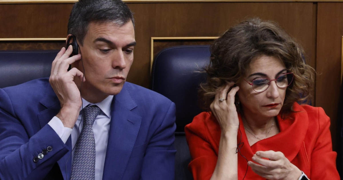 Pedro Sánchez y 'Chiqui' Montero (PSOE)
