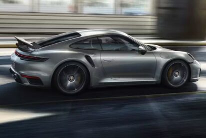 Un Porsche a toda velocidad