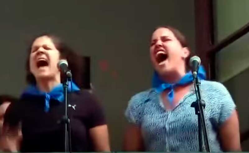 Esther L&oacute;pez Mart&iacute;n y J&uacute;lia Truyol Caimari, integrantes de la compa&ntilde;&iacute;a teatral La Cal&ograve;rica