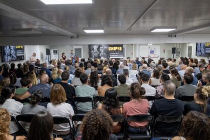 Éxito rotundo en Nicosia: El escritor David Castillo emociona con su documental 'Chipre: La Isla Dividida'