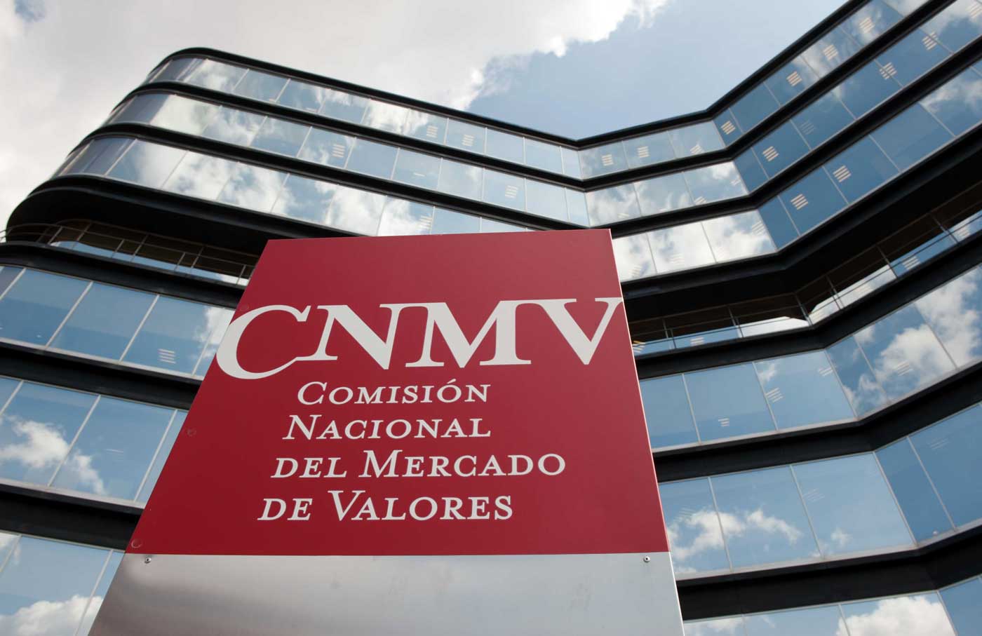 La CNMV ampl&iacute;a su lista negra con m&aacute;s de veinte nuevos chiringuitos financieros